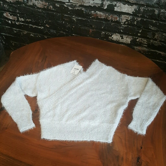 NWT F21 Sweater - Picture 2 of 3
